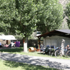Turistas en un camping de Llavorsí.