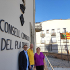 Jordi Martínez, el president, Carles Palau, i Maribel Zamora, en la presentació del nou cartipàs del consell comarcal del Pla d'Urgell.