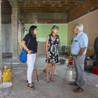 Jordina Freixanet y Sandra Castro visitaron ayer las obras del nuevo comedor.