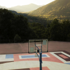 Una de les pistes de bàsquet dissenyades per Rural Hoops.