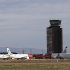 Imatge d’arxiu d’avions estacionats al recinte de l’aeroport d’Alguaire.
