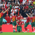 Els jugadors portuguesos celebren el gol de Guerreiro, que significava el 4-0.