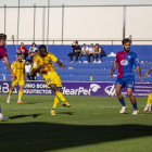 Pape Diamanka, rematant la passada enrere de Comeras, per anotar el primer gol del partit i estrenar-se com a golejador amb la samarreta del Lleida.