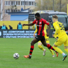 Musa Isah, el migcampista que recalarà al Lleida, durant un partit de la lliga de Bielorússia.