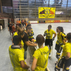 Lluís Rodero da instrucciones a sus jugadoras durante el partido de esta semana en Mataró.