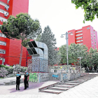 La Policía rodeando el edificio donde el hombre se atrincheró.