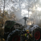 Imagen del tractor tras el incendio. 
