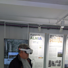 Un visitante en uno de los tours de realidad virtual de Almatret. 