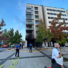 El edificio cuyo bajo se incendió el jueves en Alcorcón.