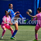 Andrea Gómez lucha un balón (2-0)