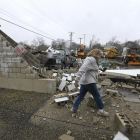 Augmenten a 27 els morts pels tornados als EUA, amb milers de cases destrossades