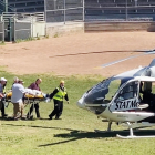 Imagen del traslado de Salman Rushdie en helicóptero para ser atendido en un hospital tras el ataque.