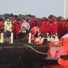 Rescatan a 392 migrantes a bordo de ocho pateras en aguas canarias