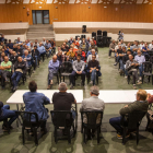 Més de 70 agricultors es van reunir ahir a la nit a Verdú convocats per la plataforma Pagesos o Conills.