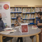 L’autora, Teresa Ibars, al costat del comissari de l’any Viladot, Pau Minguet, i l’editor Josep Gelonch.