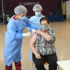 Imagen de archivo de una vacunación de la gripe en Mollerussa.