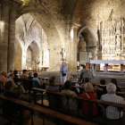 Visita guiada divendres passat al retaule gòtic de Sant Llorenç, a Lleida, a càrrec de la historiadora de l’art Montse Macià.