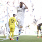 Benzema celebra un gol, ayer ante el Valladolid.