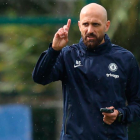 Saltor, en un entrenamiento, ejerciendo de asistente del Chelsea.