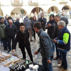 Carme Ruscalleda visitando las paradas de la Fira gastronómica celebrada ayer en L’Albi.