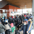 Els últims passatgers dels vols de Quality Travel, que van sortir ahir cap a Suècia des d’Alguaire.