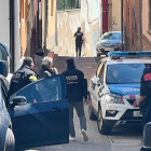 Els Mossos escorcollen la casa del detingut pel crim a Sant Hipòlit