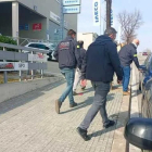 Guàrdies civils sortint ahir de l’escorcoll de la seu d’Ambulàncies Egara a Terrassa.