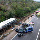 En l’accident es van veure involucrats un camió, que va bolcar, i quatre turismes.