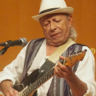 Lluís ‘Nano’ Navarro va liderar els Smoking Blues a l’Auditori.
