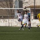 Un jugador del Borges centrant a l’àrea del Vilanova.