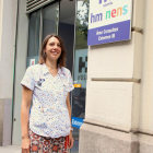 La doctora Violeta Bitterman a les portes de l'hospital HM Nens.