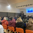 Una charla informativa a familias durante las puertas abiertas en el instituto Joan Solà de Torrefarrera.