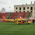 Un helicóptero traslada al menor a un hospital de Sevilla.