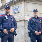 Agentes de Lleida con el nuevo uniforme de los Mossos d'Esquadra.
