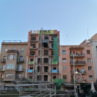 Un edificio que está siendo remodelado de forma integral en la ciudad de Lleida.