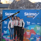 Laia Sellés, centro, y Aina Garreta, izquierda, en el podio.