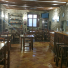 El interior del restaurante del santuario de Pinós.