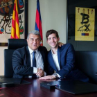 El president Laporta i Sergi Roberto, ahir a la firma del contracte.