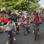 Veïns de totes les edats van participar en la ‘bicifestació’.