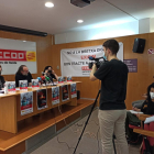 Miembros de CCOO presentando ayer la campaña en Lleida.