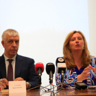 La degana del Col·legi d'Enginyers Agrònoms de Catalunya, Conxita Villar, i el vicepresident de la Comissió de l'Aigua del COEAC, Ignasi Servià, en una roda de premsa.