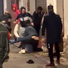 Un dels moments de l’agressió, que va ser gravada en vídeo.