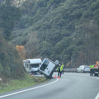 Imagen del accidente de ayer por la mañana entre Rialp y Llavorsí. 