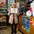 Maria Teresa Alés, propietaria del estanco de la calle Mariola que el viernes entregó un millón de euros. 