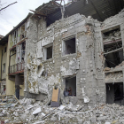 Un edifici residencial danyat ahir en un bombardeig a Khàrkiv, al nord-est d’Ucraïna.