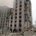 Un edificio destruido por los bombardeos en la ciudad de Chernihiv, en el norte de Kíyv