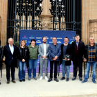 Los responsables de las empresas promotores y representantes de institucionales leridanas, en la presentación de la 1.ª edición del Magnífic Fest en la puerta de los Apóstoles de la Seu Vella de Lleida.