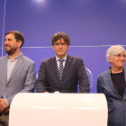 Carles Puigdemont, al costat dels eurodiputats Clara Ponsatí i Toni Comín.