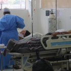 L'ocupació hospitalària per covid baixa més d'un 50 % en un mes