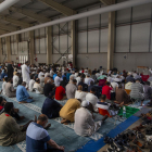 Musulmanes rezando en el pabellón 4 en mayo de 2022.